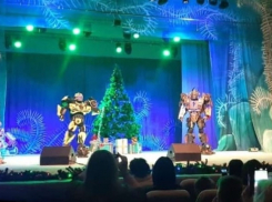 В Астрахани для тысячи детей провели новогоднюю программу в «Аркадии»