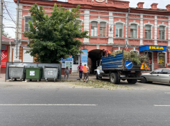 Коллаборация Блокнота и чиновников: в центре Астрахани оперативно навели порядок 