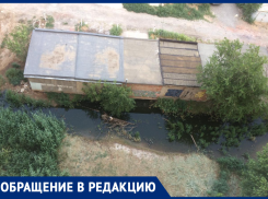 “Болото постоянно на месте”: четыре года астраханская девятиэтажка тонет в канализации