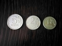 Долгожданная пенсия огорчила астраханку: половина денег была фальшивой