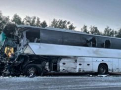 Автобус ехавший из Астрахани попал в жуткую аварию, есть погибший и пострадавшие