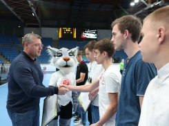 Астраханские гандболисты получили сертификаты на губернаторские стипендии