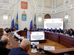 Астраханский губернатор и члены профсоюзов обсудили вопросы зарплат и трудовых отношений