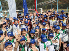 Игорь Бабушкин навестил детей из ЛНР, отдыхающих в Астраханской области