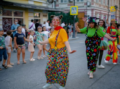 Астраханцев приглашают культурно прогуляться по Никольской