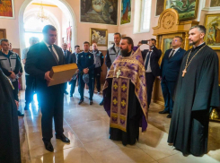 Участники астраханской мотоколонны передали храму в Туркменбаши икону