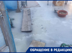 В Советском районе Астрахани появился спонтанный каток, но жителей он не радует