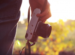 13-летняя астраханка стала жертвой домогательств фотографа