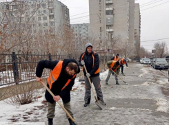За день с астраханских улиц откачали 430 кубометров талых вод