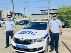 Астраханские полицейские оказали первую помощь мужчине и спасли его от смерти