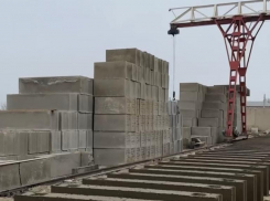 Фуры со стройматериалами, дроны и защитная экипировка: как в Астрахани помогают участникам СВО