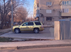 В Астрахани новость об эвакуации золотого Кадиллака оказалась фейком