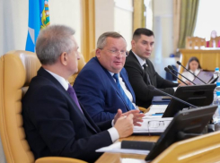 Депутаты Думы Астраханской области приняли ряд законов и рассмотрели результаты парламентского контроля