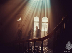 Под Астраханью шесть часов тушили две квартиры: есть пострадавшие