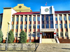 В Астрахани женщина сломавшая ногу в автобусе, требует с таксопарка три миллиона 
