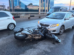 Влетел в иномарку, потом отбросило в сторону: в Астрахани произошла авария с погибшим