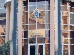 Под Астраханью директор городского предприятия сдавал себе свой же «Ягуар»