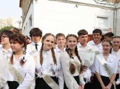 Больше десяти тысяч рублей могут потратить астраханцы на выпускной своих детей