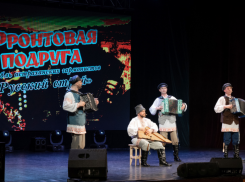 Астраханские гармонисты подняли дух жителям Курска