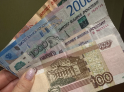 Астраханка систематически воровала деньги с банковского счета пожилой соседки