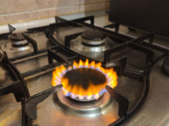 Газовики объяснили, почему в Астрахани цвет газа в конфорках стал желтым