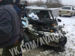 Под Астраханью в страшной аварии пострадала девушка