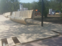 «Экономили деньги»: что могло разрушить недавно отремонтированный в Астрахани парк 