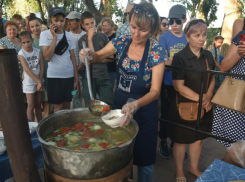 Триста литров ухи приготовят для астраханцев в парке ХХ лет Октября
