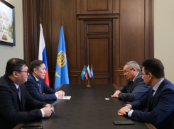 Игорь Мартынов обсудил межпарламентское сотрудничество с новым генконсулом Казахстана