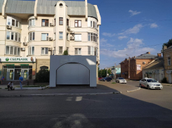 В центре Астрахани появилась странная постройка