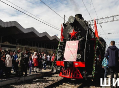 В Астрахани встретили поезд времен Великой Отечественной войны