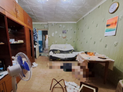 Убившая мужа астраханка попала в больницу с ножевым ранением