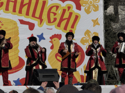 В Астрахани два дня подряд праздновали Масленицу