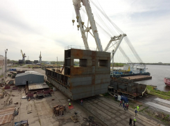 В Астраханской области на двух верфях активно строят уникальный док
