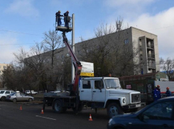 На четырёх астраханских улицах проводят линии освещения