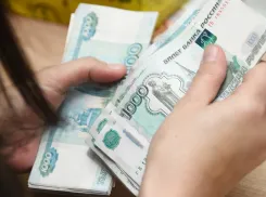 В Астраханской области у ряда специалистов увеличат прибавку к основной зарплате 