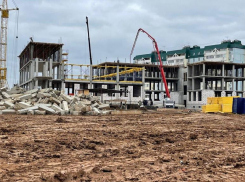 Глава Астрахани рассказал о темпах строительства школы в микрорайоне Западный-2