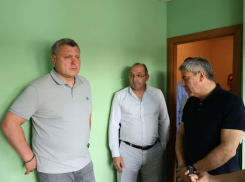 Астраханский губернатор проверил соцобъекты Енотаевского района