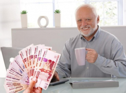 За год средняя зарплата астраханцев выросла на 6 тысяч рублей