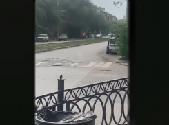 В Астрахани на улице Богдана Хмельницкого подожгли автомобиль немецкой компании 