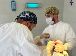 Астраханец едва не отрезал себе руку бензопилой