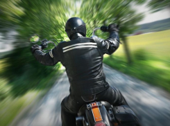 Астраханского мотоциклиста посадят на 4,5 года за попытку сбежать от полиции и дачу взятки