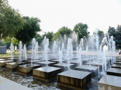 У астраханцев пропала вода, после того как она появилась на площади Ленина