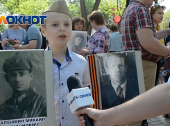 «А мы… мы упустили всё»: участники «Бессмертного полка» рассказали о своих Героях