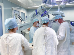 Парализованную астраханку с риском возникновения инсульта спасли нейрохирурги