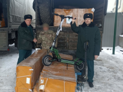 Астраханская таможня передала конфискованные электросамокаты на нужды СВО