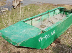 Под Астраханью нашли поврежденную лодку с мертвым рыбаком