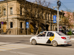 После дождичка в четверг: в Астрахани такси подорожало втрое
