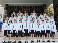 Депутаты облдумы посетили торжественные линейки в астраханских школах