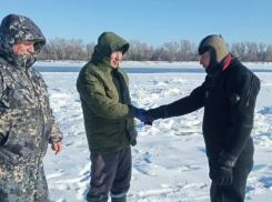 Астраханец провалился под лед на глазах у водолазов на тренировке